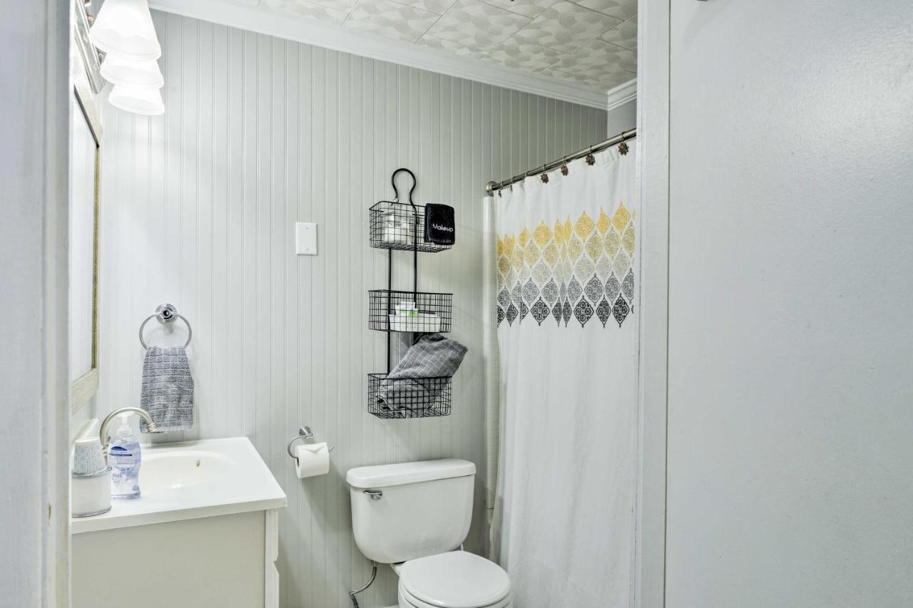 Enchanting Family House With Balcony Less Than 3 Mi To Wvu! Моргантаун Екстер'єр фото