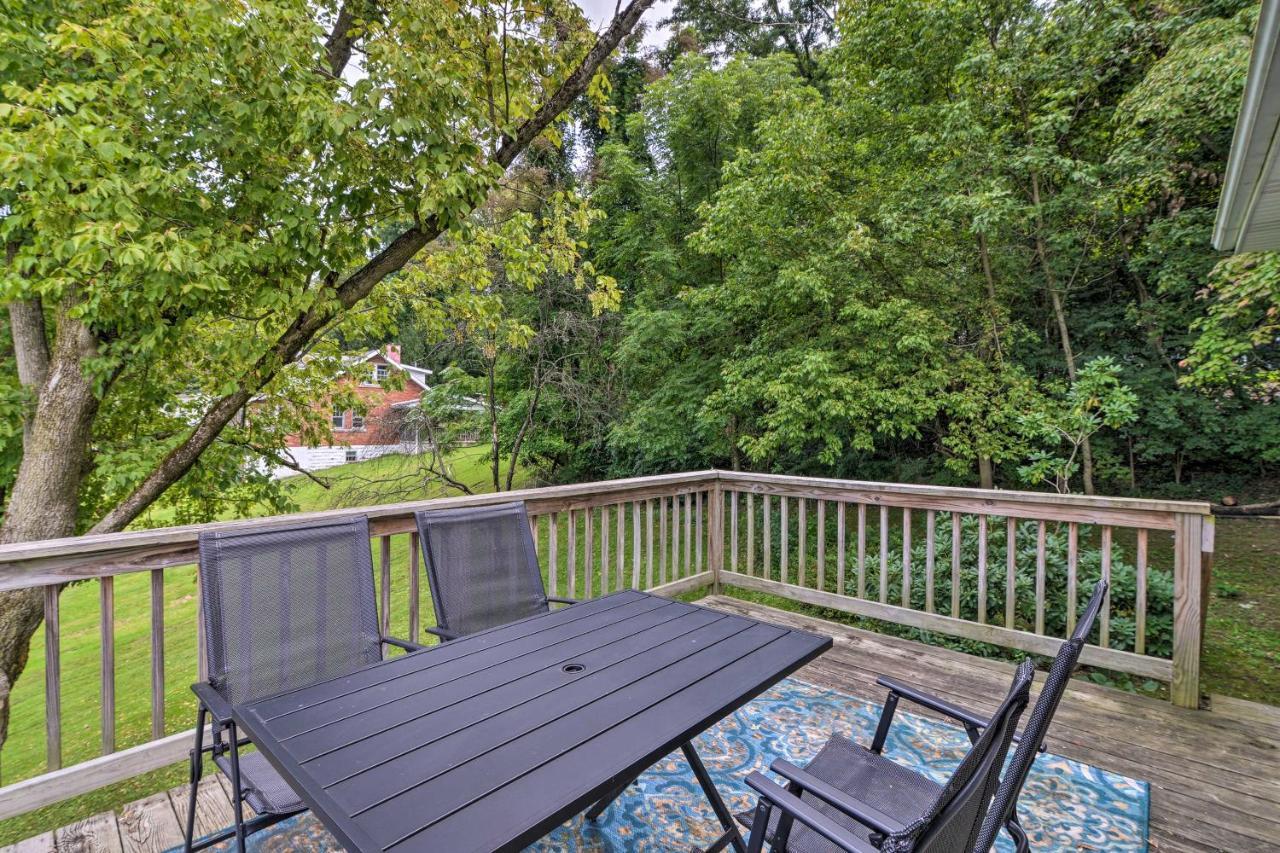 Enchanting Family House With Balcony Less Than 3 Mi To Wvu! Моргантаун Екстер'єр фото